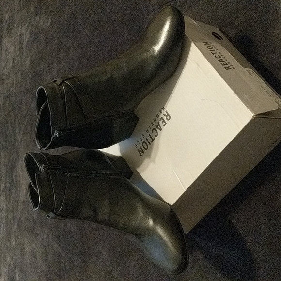 Kenneth Cole Reaction "Never Plan" Booties Size 8 (New) - Picture 4 of 10